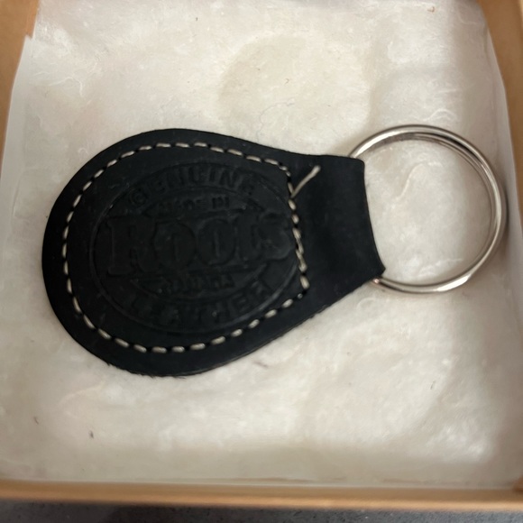 Brand New - ROOTS from Canada Black Leather Keychain. Brand new. Never used. - Picture 9 of 9